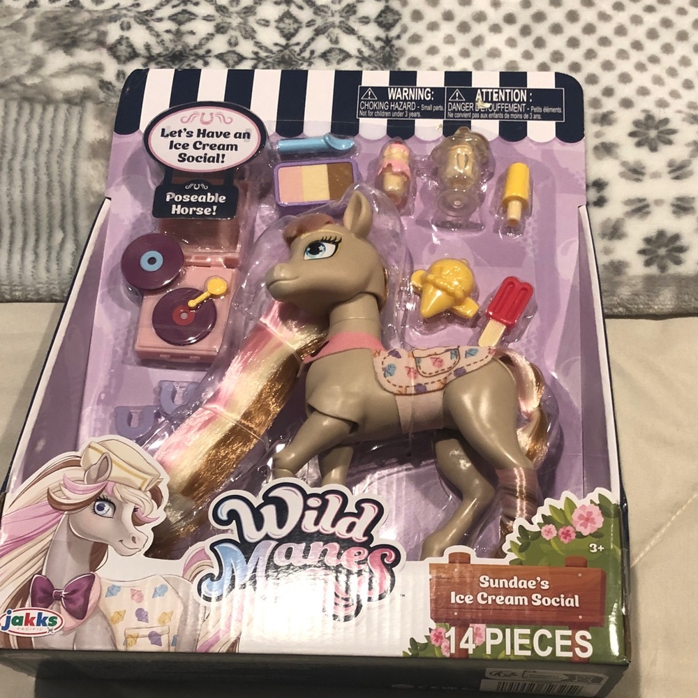 Wild Manes Sundae's Ice Cream Social Poseable Horse Toy - Tan & Pink